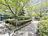 その他：マンションにある敷地内公園では、お子様を遊ばせたりお子様同士での交流の場としても最適です。