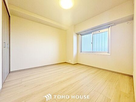 快適な光を取り入れ、心地よい風を取り入れます。収納スペースもあり、生活しやすい居住スペースです。