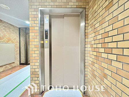 重い荷物などがある際やお子様をベビーカーで運ぶとき等に大変便利です。足腰の悪い方には欲しい設備です。
