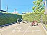 設備：広さがしっかり確保された敷地内駐輪場。住まう方々に不便を感じさせないような、本邸宅の建築士の配慮が垣間見えます。