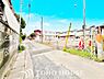 周辺：みんなが街探しのポイントにしているのは何。　第1位は過半数が支持した納得の 「交通の利便性」。続いて3割以上の人が「住環境」と「公園、緑地の充実」です。