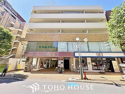 外観：みんなが街探しのポイントにしているのは何。　第1位は過半数が支持した納得の 「交通の利便性」。続いて3割以上の人が「住環境」と「公園、緑地の充実」です。
