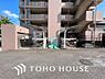設備：広さがしっかり確保された敷地内駐輪場。住まう方々に不便を感じさせないような、本邸宅の建築士の配慮が垣間見えます。