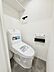 トイレ：ホワイトを基調とした清潔感のあるトイレです。