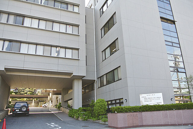 病院「八事病院まで700ｍ」