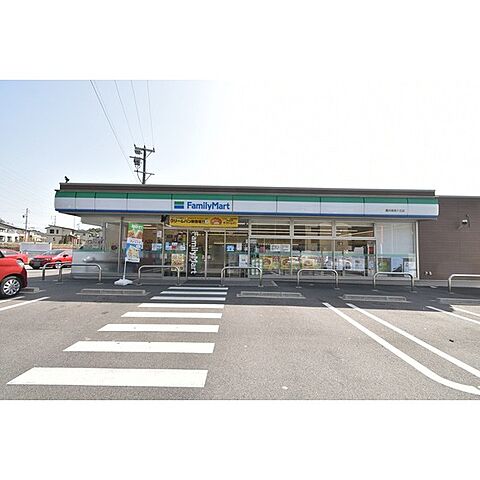 コンビニ「ファミリーマート豊田保見ヶ丘店まで800ｍ」