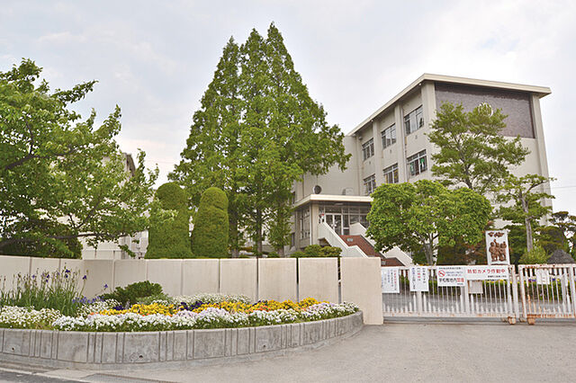 小学校「東郷町立高嶺小学校まで337ｍ」南隣接