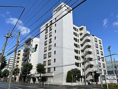 外観：スーパー徒歩1分！地下鉄南北線「中の島」駅徒歩約8分☆地下鉄一本で札幌駅・大通に行けます！