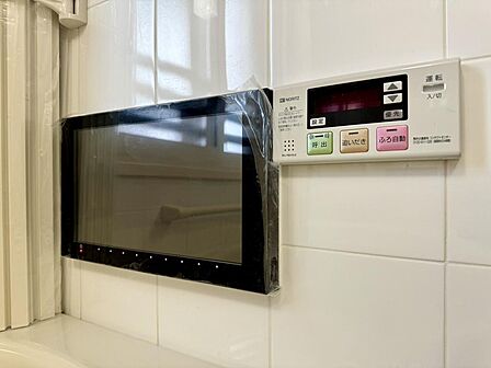 ☆テレビモニター付き☆いつものお風呂が特別な時間に!帰宅時間がバラバラなご家族でも、いつでも温かいお風呂に入れる追い焚き機能付きです。