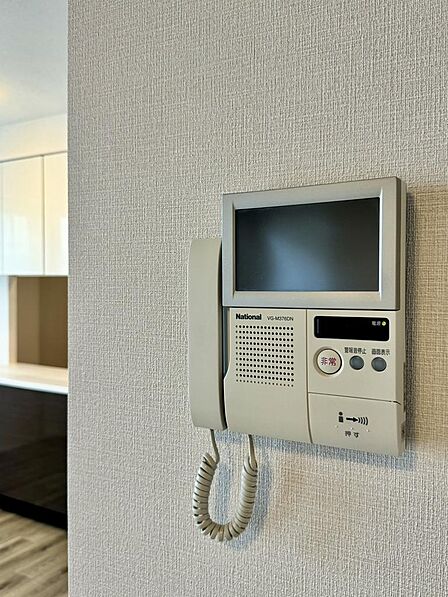 防犯面に配慮された安心のオートロック付きマンション。モニター付きインターフォンで暮らしの安全を守ります。