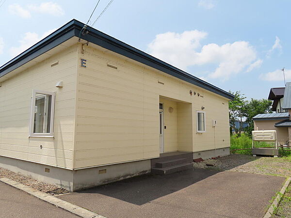 detached 北海道深川市北光町１丁目12-16
地図を見る