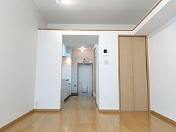 パインヒルズ都立大 1階ワンルームのリビング/ダイニング