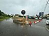 外観：前面道路含む現地写真