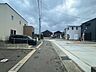 外観：前面道路含む現地写真