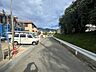 外観：前面道路含む現地写真