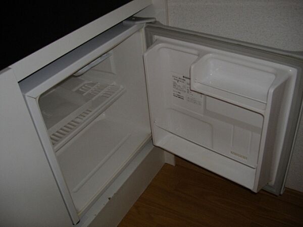 画像10:小型冷蔵庫