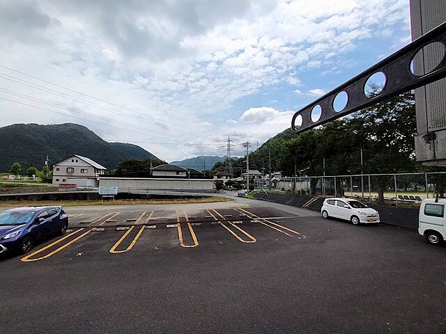 6 / 11