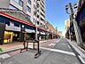 周辺：「月島西仲通り四番街」月島もんじゃ店が立ち並ぶ、観光スポットです。