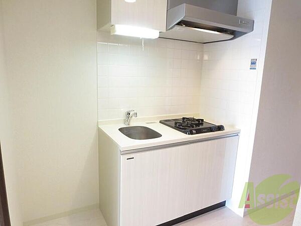画像5:白い清潔感のあるキッチン