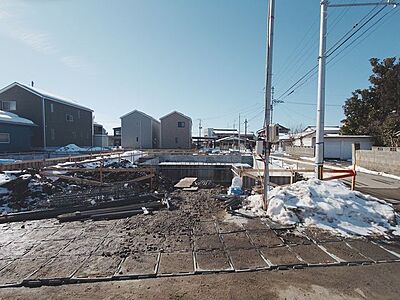 外観：前面道路含む現地写真