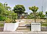 周辺：丸山団地公園住宅地にある小さな公園で、お子様に目が行き届くため安心です。コンパクトながら地域の憩いの場！徒歩圏の近所の方のちょっとした散歩や休憩に適しています。 150m