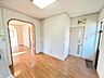 リビング/ダイニング：キッチンとリビングダイニングはアーチ壁で区切られております◎