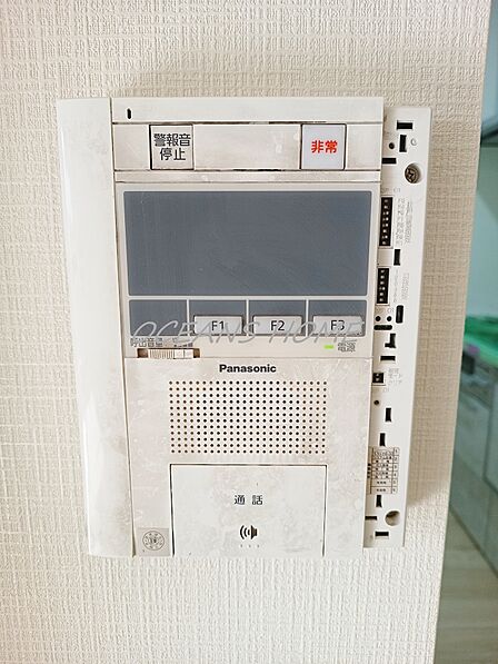 お子様のお留守番にも安心なＴＶモニター付インターホン。安心な生活をサポートします。
