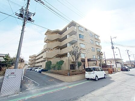 近隣にお買い物施設が充実しているため、日々の生活に便利な立地です♪
