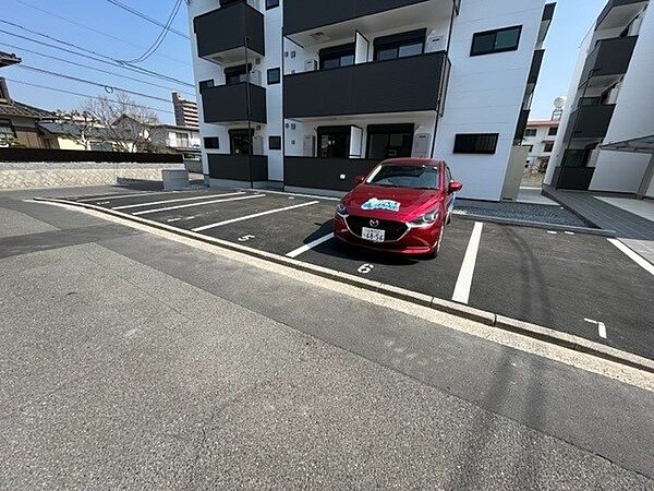 画像15:駐車場