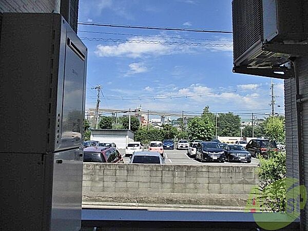 画像21:正面が広い駐車場なのでバルコニーからの景色も問題ありませんネ