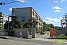 周辺：緑丘小学校 832m