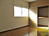 寝室：日当たり良好で明るい♪これで朝の目覚めもバッチリでしょう☆