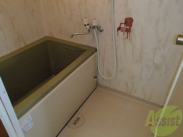 画像4:ゆったりサイズのお風呂です。ラグジュアリーなバスタイムを・・