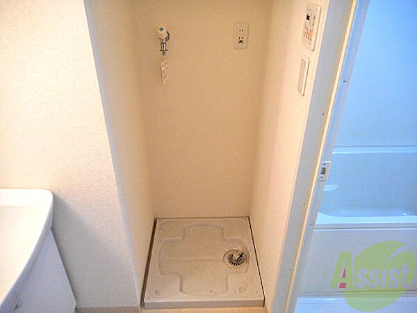 画像7:洗濯機置場は洗面室にあるから、生活もスムーズです。
