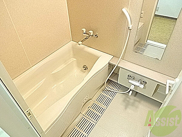 画像4:どうですかこの大きな浴室、普段の疲れも吹っ飛びますよ