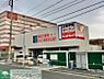 周辺：サンドラッグいりなか店 徒歩10分。 780m