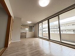 アルス上新庄フォレストスクエア 4LDKのリビング/ダイニング