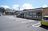 周辺：コンビニ 140m セブンイレブン横浜中山南店(コンビニの王道「セブンイレブン」も近いので、なにかと便利ですね！)