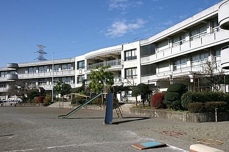 小学校 550m 相模原市立淵野辺東小学校(お子様も安心の距離で学校の行事にも参加しやすいですね!)