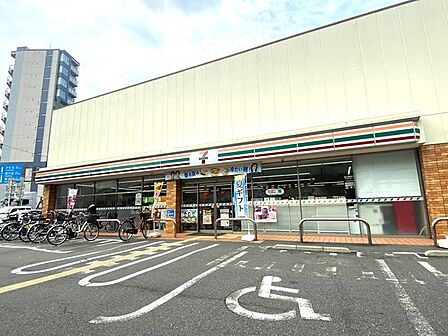 セブンイレブン足立平野1丁目店 徒歩10分。 730m