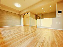 西向けのリビング。採光・通風良好です。