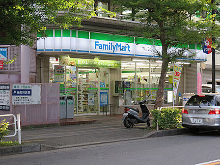 ファミリーマート 府中押立町一丁目店　徒歩3分