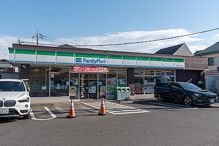 ファミリーマート 富士見台二丁目店 徒歩2分