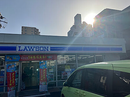 ローソン 上鶴間本町四丁目店　徒歩3分
