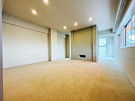 寝室 ※タイルカーペット外してフローリング使用も可能です。