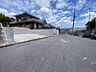 外観：前面道路含む現地写真