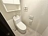 トイレ：収納付きトイレ♪トイレットペーパーや掃除用具もすっきり片付きます！