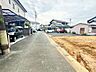 外観：前面道路含む現地写真