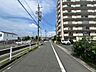 外観：前面道路含む現地写真
