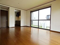 ウッディ昭島 D 1階3LDKのリビング/ダイニング